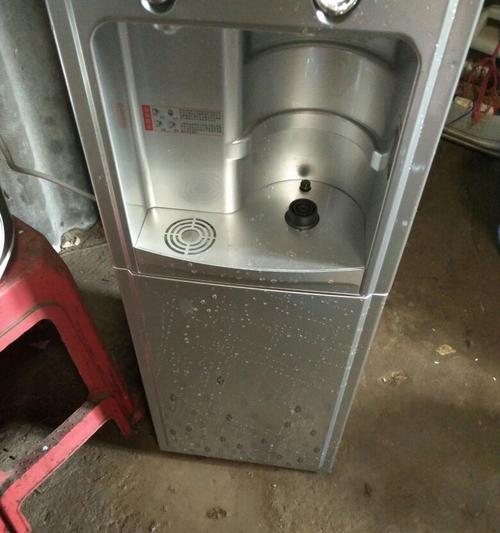 停水后饮水机漏水的原因和解决方法（如何应对停水期间饮水机漏水问题）