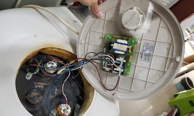 热水器缝隙漏水的原因及解决方法（探究热水器缝隙漏水的根本原因）