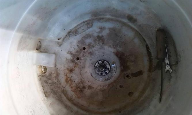 洗衣机放水有臭味的原因及解决方法（深入探究洗衣机放水时产生臭味的原因）