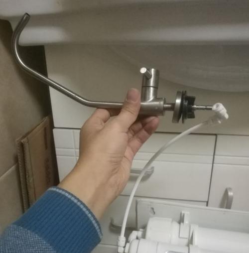 净水器冲水口坏了怎么办（解决净水器冲水口损坏的方法及注意事项）