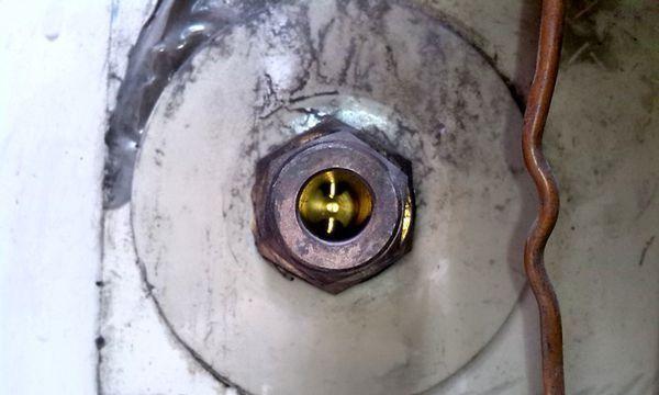 热水器排污阀拧不开怎么办（排污阀解决方法和维修技巧）