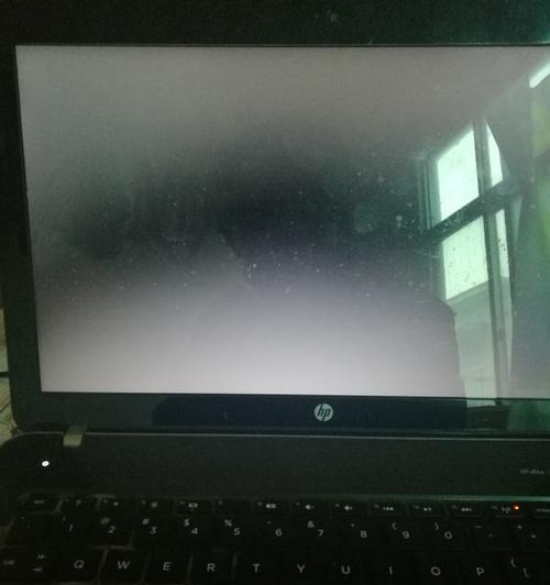 电脑显示器触电黑屏的故障排查与解决方法（遭遇电脑显示器触电黑屏？别慌）