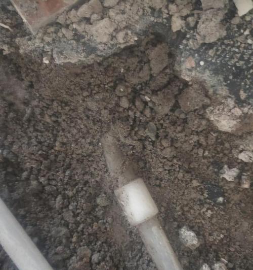 家里地暖漏水怎么办（应对家庭地暖漏水问题的方法与注意事项）