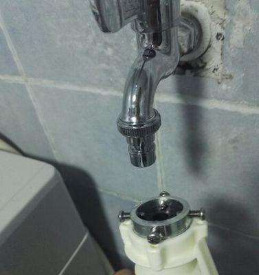 洗衣机进水口一直进水的原因及解决方法（洗衣机进水口不停进水的问题分析与解决）