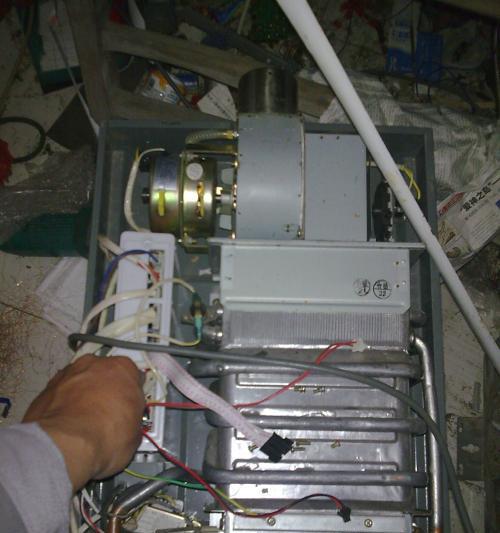 如何清除海尔热水器E2故障（解决E2故障）