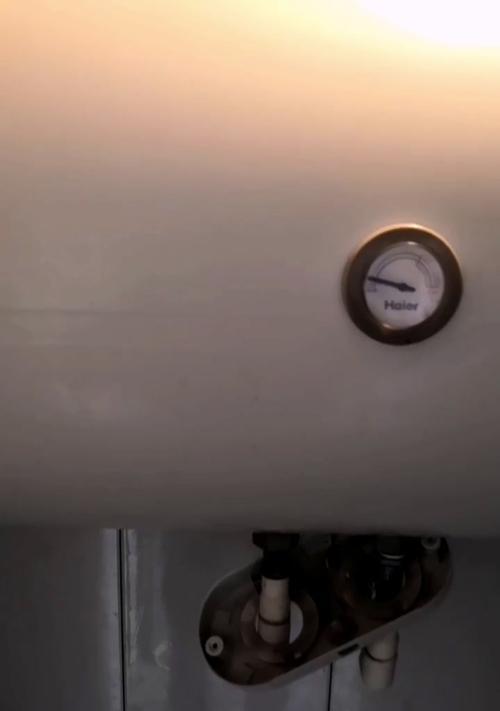 如何应对热水器加热棒没电的问题（解决家用热水器加热棒没有电的方法和注意事项）