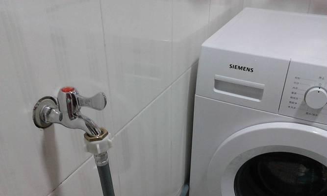 滚筒洗衣机排水时漏水的原因及解决方法（探寻滚筒洗衣机排水漏水问题的根源）