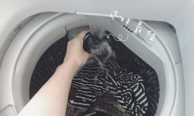 洗衣机衣服产生异味的原因及解决方法（深入了解洗衣机异味问题）