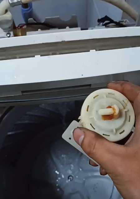 商业洗衣机不排水的原因及解决方法（解析商业洗衣机不排水的常见问题和应对策略）