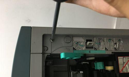 湿抹布模糊投影仪的修复方法（如何有效解决投影仪湿抹布模糊问题）