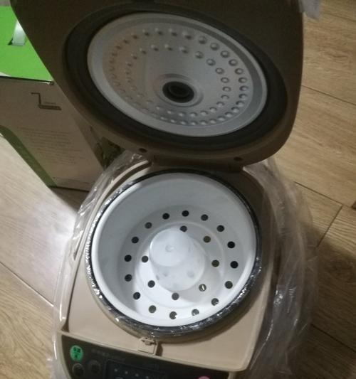 如何修理荣事达电饭煲（轻松解决电饭煲故障的方法）
