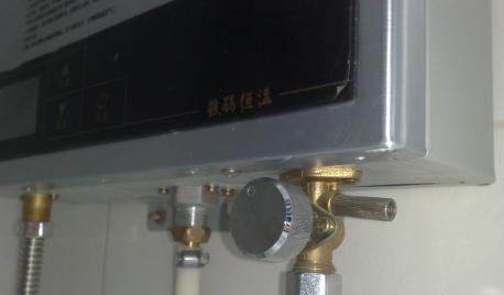 如何正确清洗热水器（保证热水器使用寿命的关键方法）