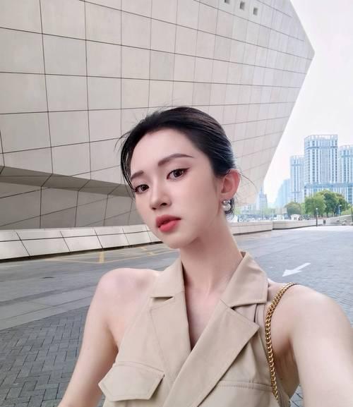 如何用手机拍出好看的自拍照？