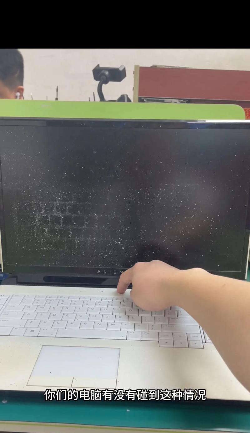 电脑切屏时闪几下就黑屏是什么原因？如何解决？