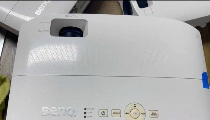 明基投影仪调整不正怎么办？
