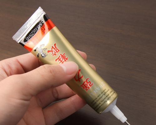 手机壳上的软胶水如何清理？有哪些有效的清理方法？