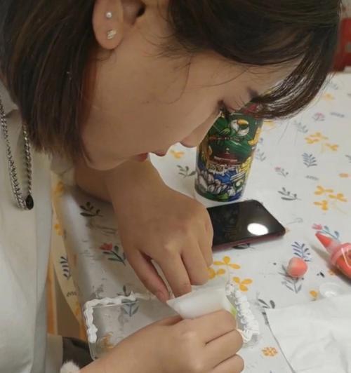 手机壳边棕色清洗方法有哪些？