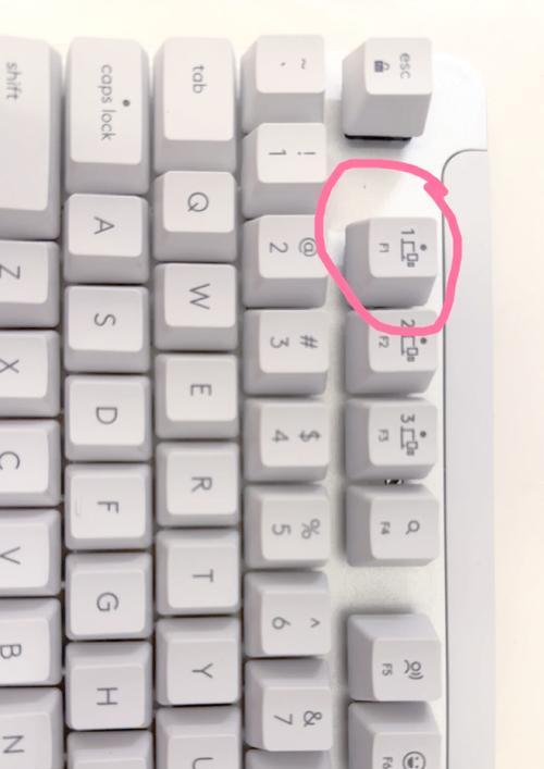 如何将电脑键盘连接到电视？连接后如何使用？