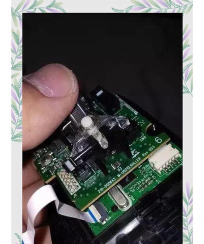 罗技鼠标微动总成的拆卸步骤是什么？