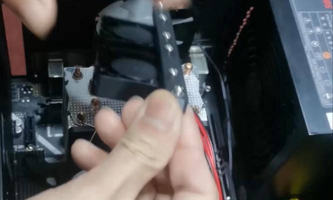 无散热器风扇拆卸方法是什么？