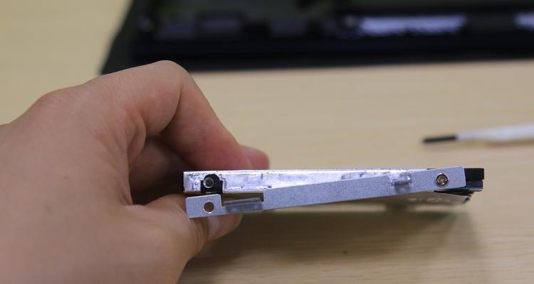 机械硬盘本地化操作步骤是什么？