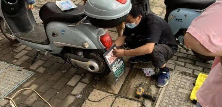 电瓶车分开挡风的开启方法是什么？操作中可能遇到哪些问题？