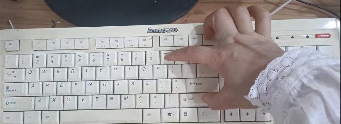 电脑桌垫CAD图片的绘制方法是什么？绘制中遇到问题怎么解决？
