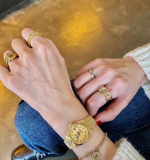 金手链与手表叠戴的搭配技巧是什么？效果如何？